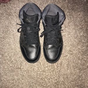 Air Jordan 1 mid triple black